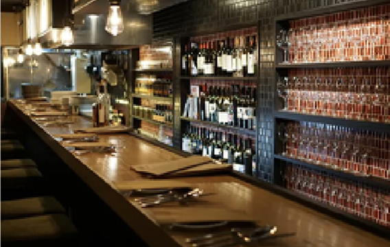 BISTRO TRUNK（徒歩1分／約70m）